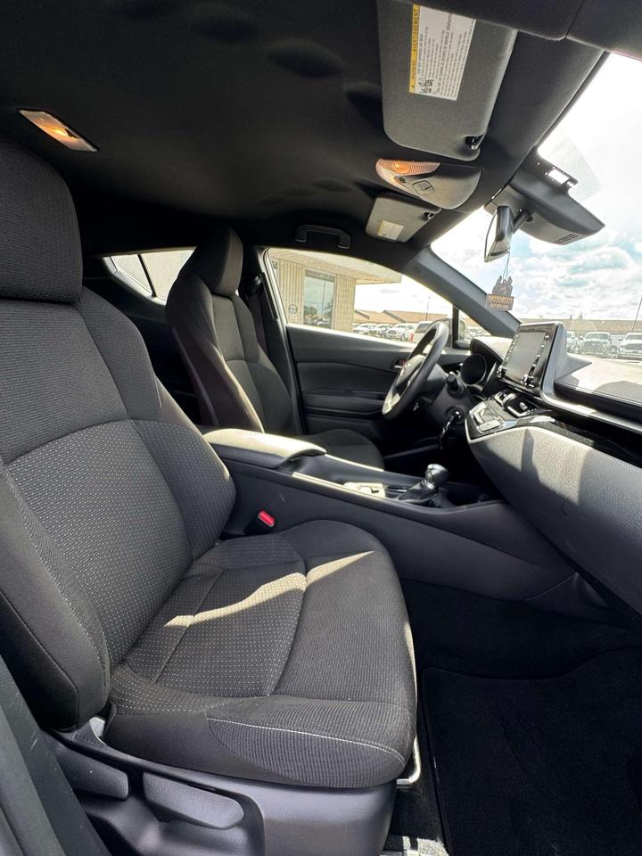 2019 Toyota C-HR XLE Photo