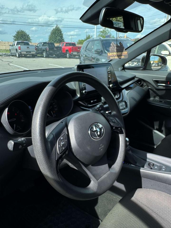 2019 Toyota C-HR XLE Photo