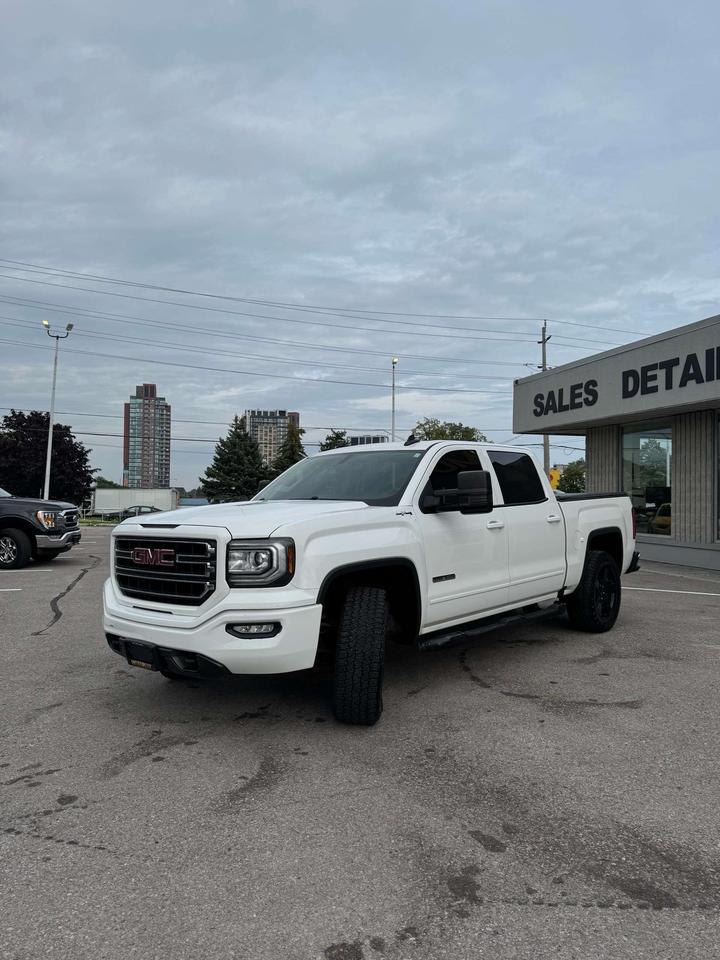 2017 GMC Sierra 1500 4WD Crew Cab 143.5 SLE 5'8 Box Photo