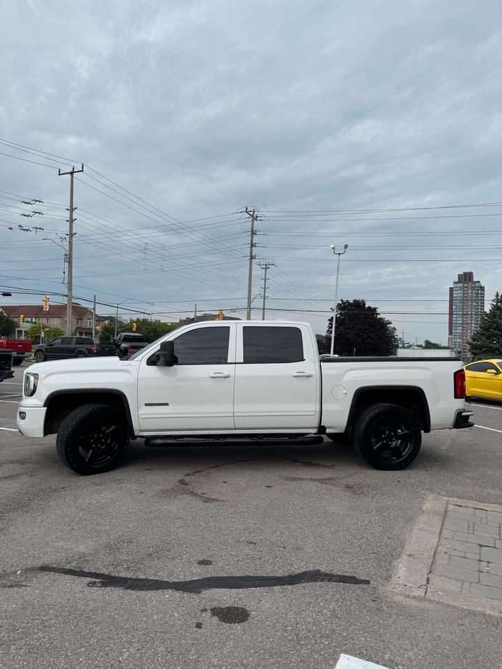 2017 GMC Sierra 1500 4WD Crew Cab 143.5 SLE 5'8 Box Photo