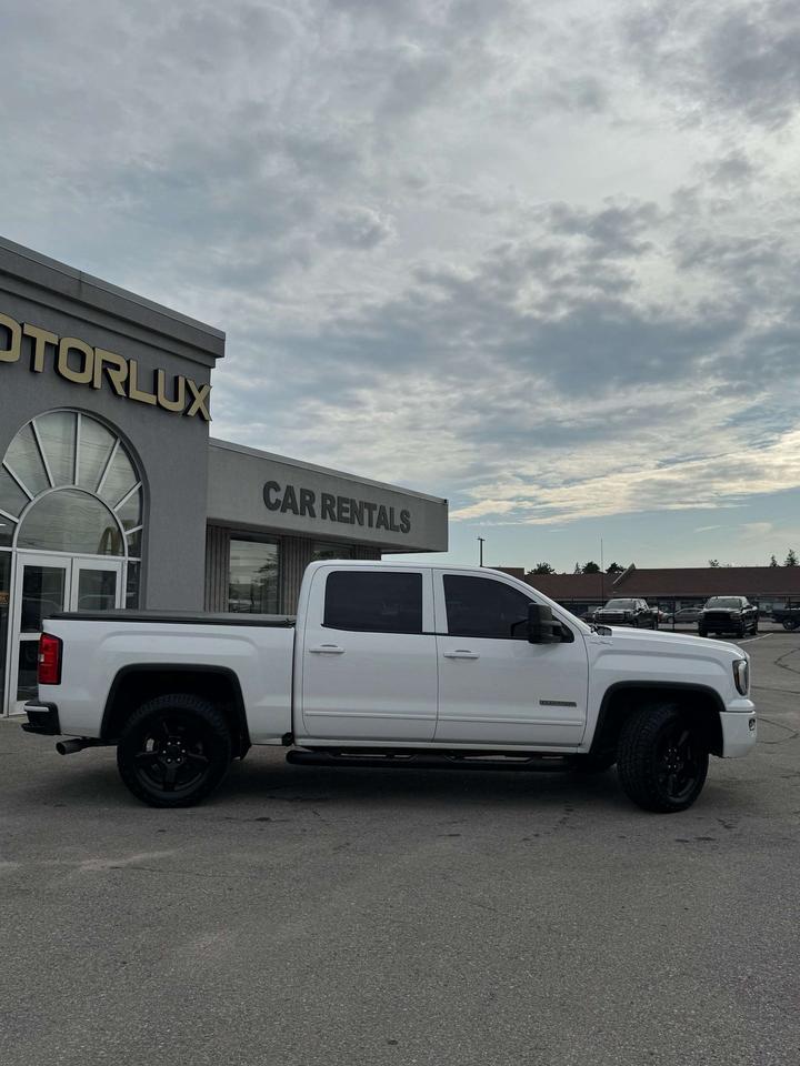 2017 GMC Sierra 1500 4WD Crew Cab 143.5 SLE 5'8 Box Photo