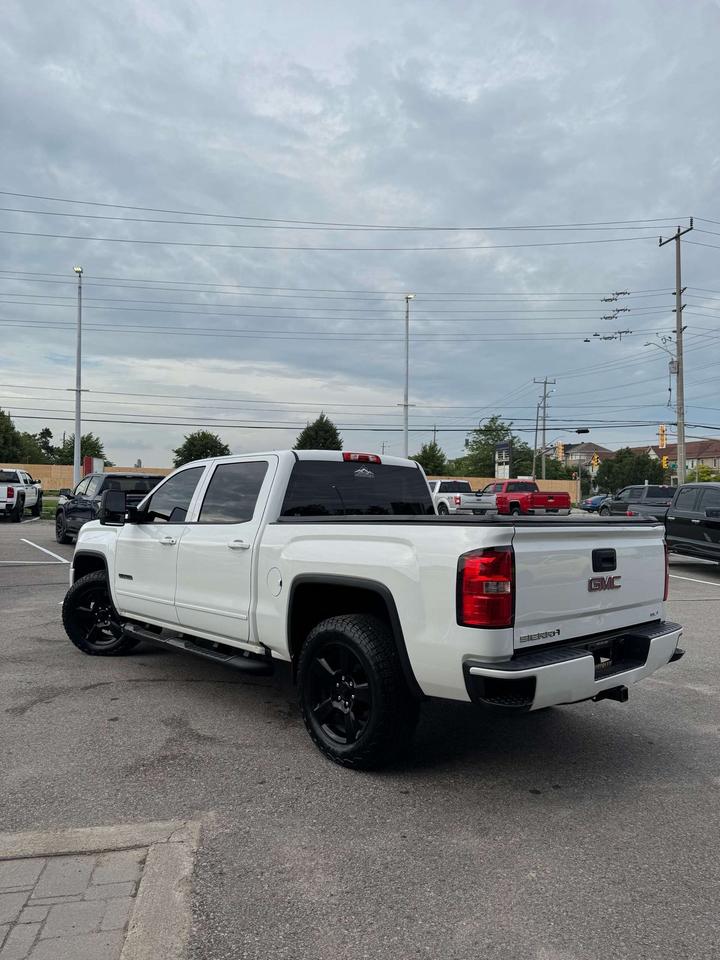 2017 GMC Sierra 1500 4WD Crew Cab 143.5 SLE 5'8 Box Photo