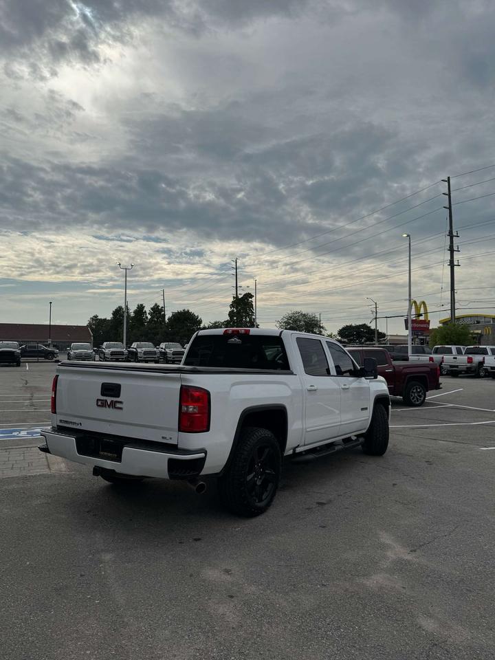 2017 GMC Sierra 1500 4WD Crew Cab 143.5 SLE 5'8 Box Photo