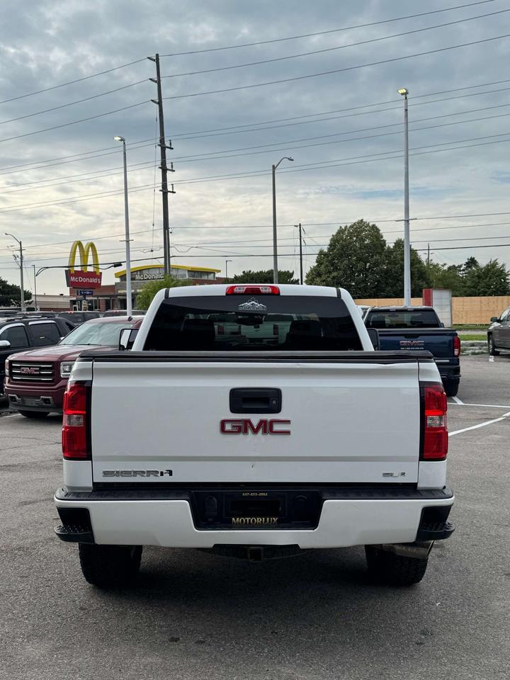 2017 GMC Sierra 1500 4WD Crew Cab 143.5 SLE 5'8 Box Photo