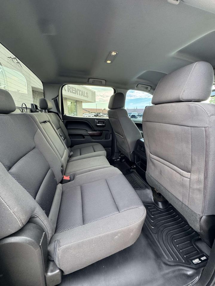 2017 GMC Sierra 1500 4WD Crew Cab 143.5 SLE 5'8 Box Photo