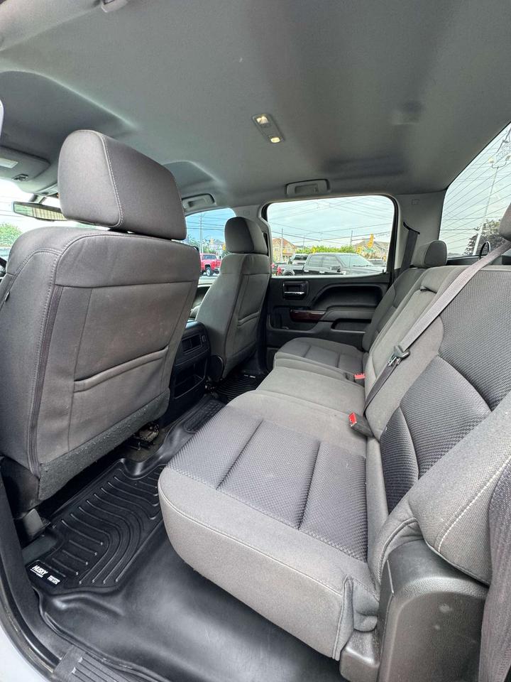 2017 GMC Sierra 1500 4WD Crew Cab 143.5 SLE 5'8 Box Photo