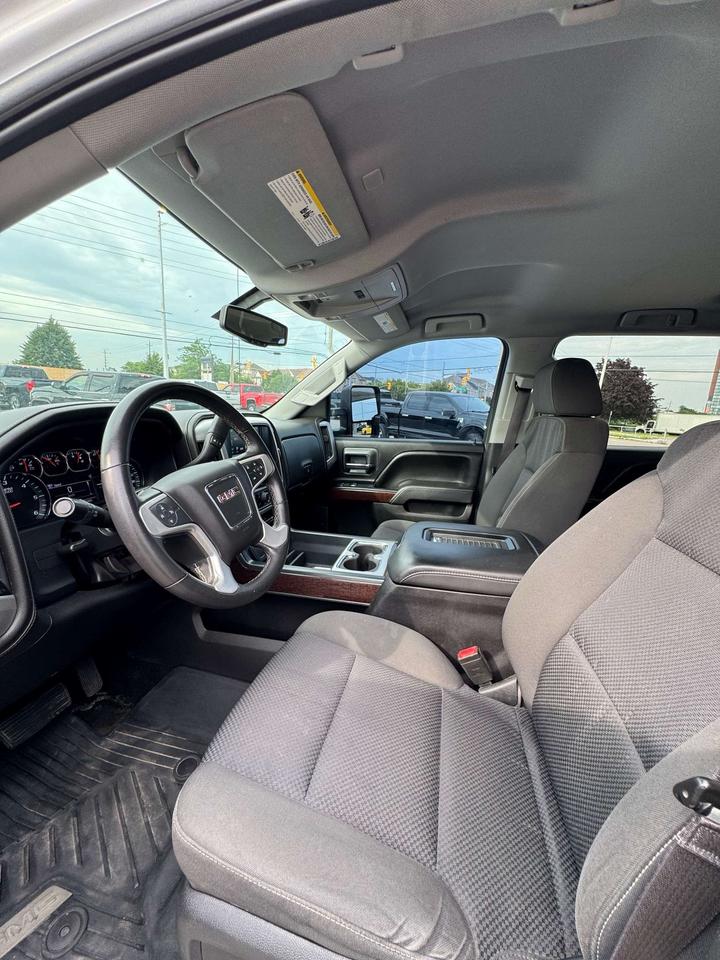 2017 GMC Sierra 1500 4WD Crew Cab 143.5 SLE 5'8 Box Photo