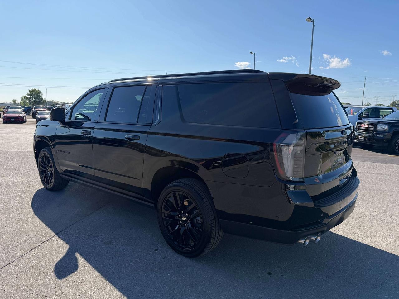 2025 Chevrolet Suburban Premier Photo