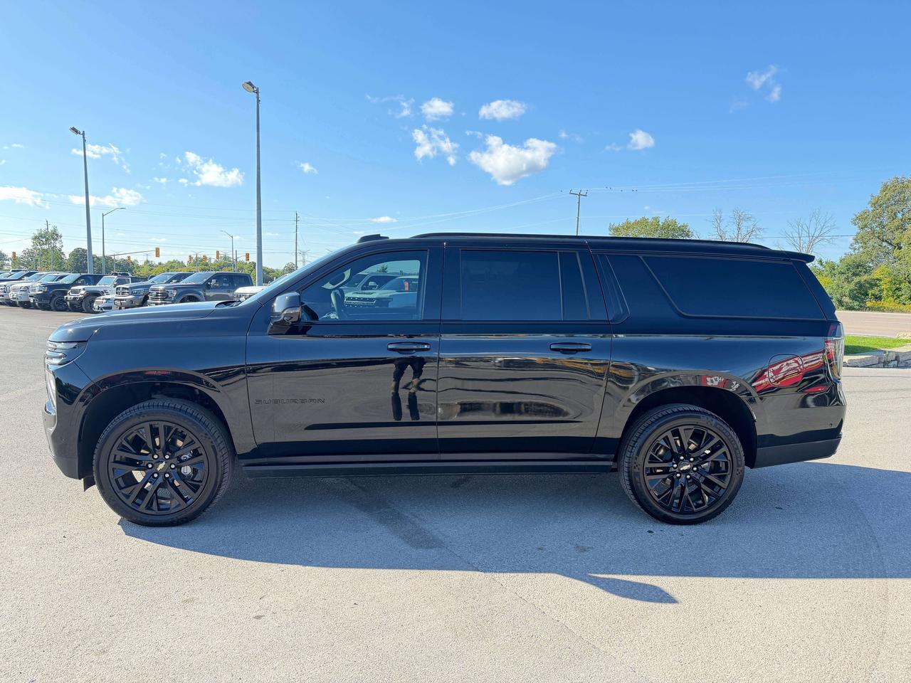 2025 Chevrolet Suburban Premier Photo