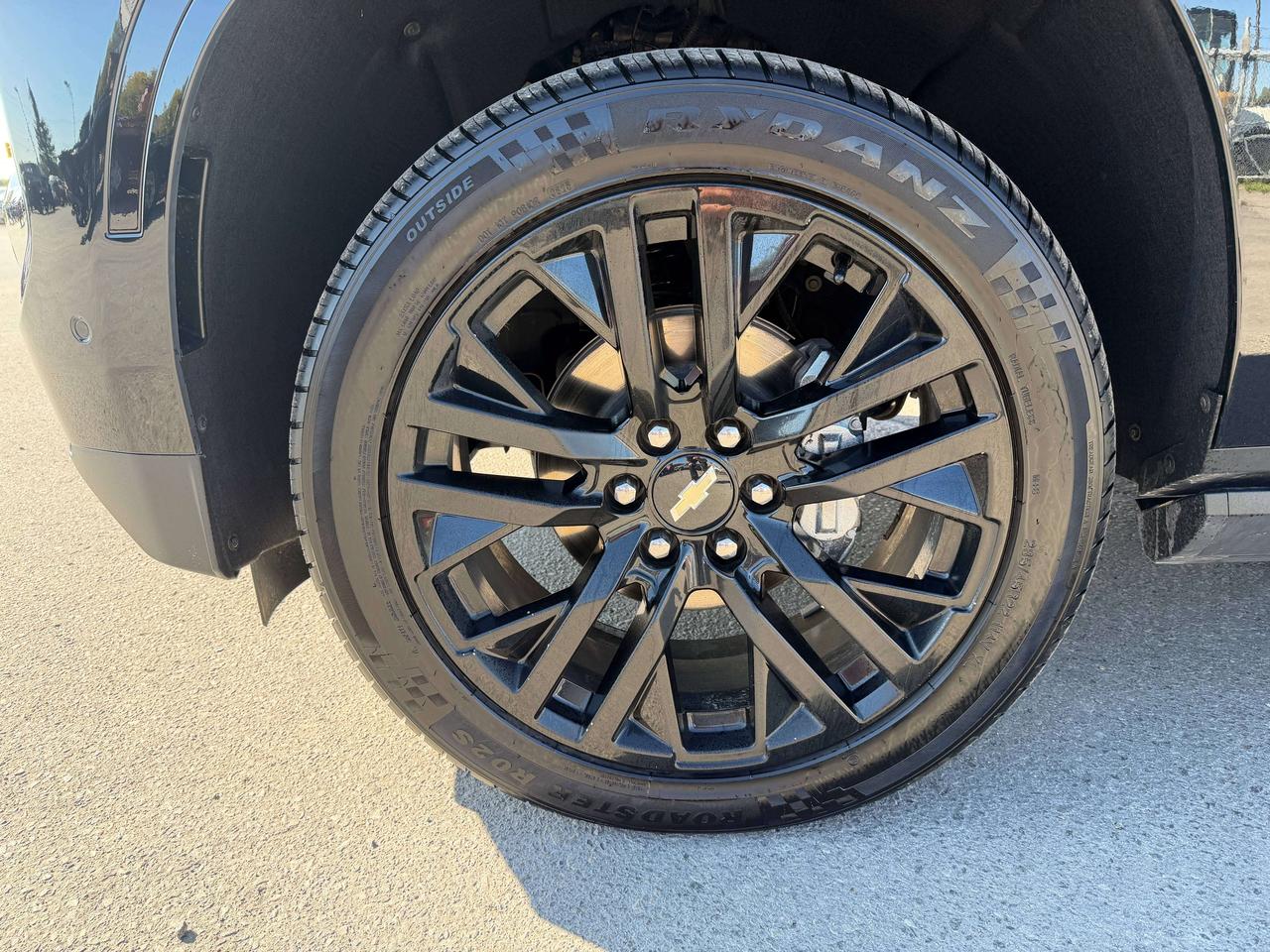 2025 Chevrolet Suburban Premier Photo5