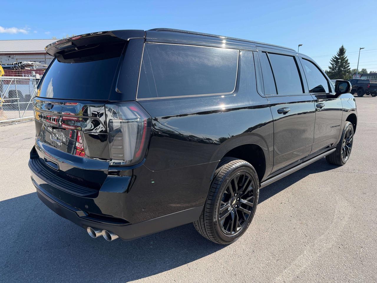 2025 Chevrolet Suburban Premier Photo