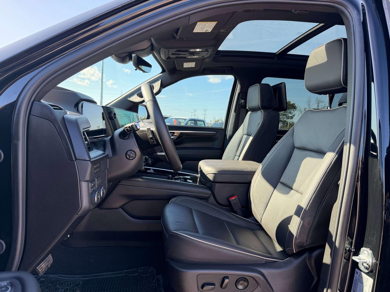 2025 Chevrolet Suburban Premier Photo