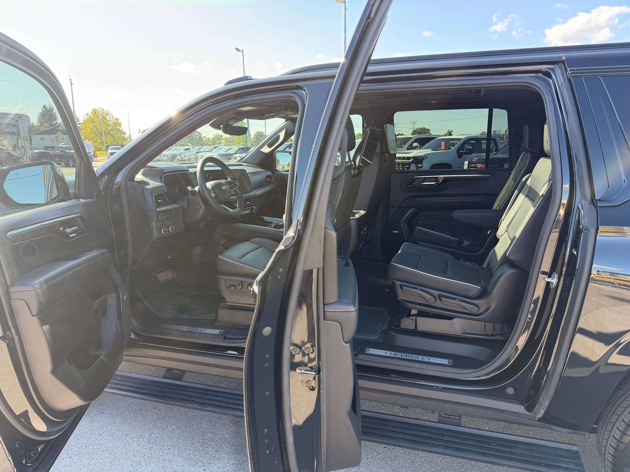 2025 Chevrolet Suburban Premier Photo