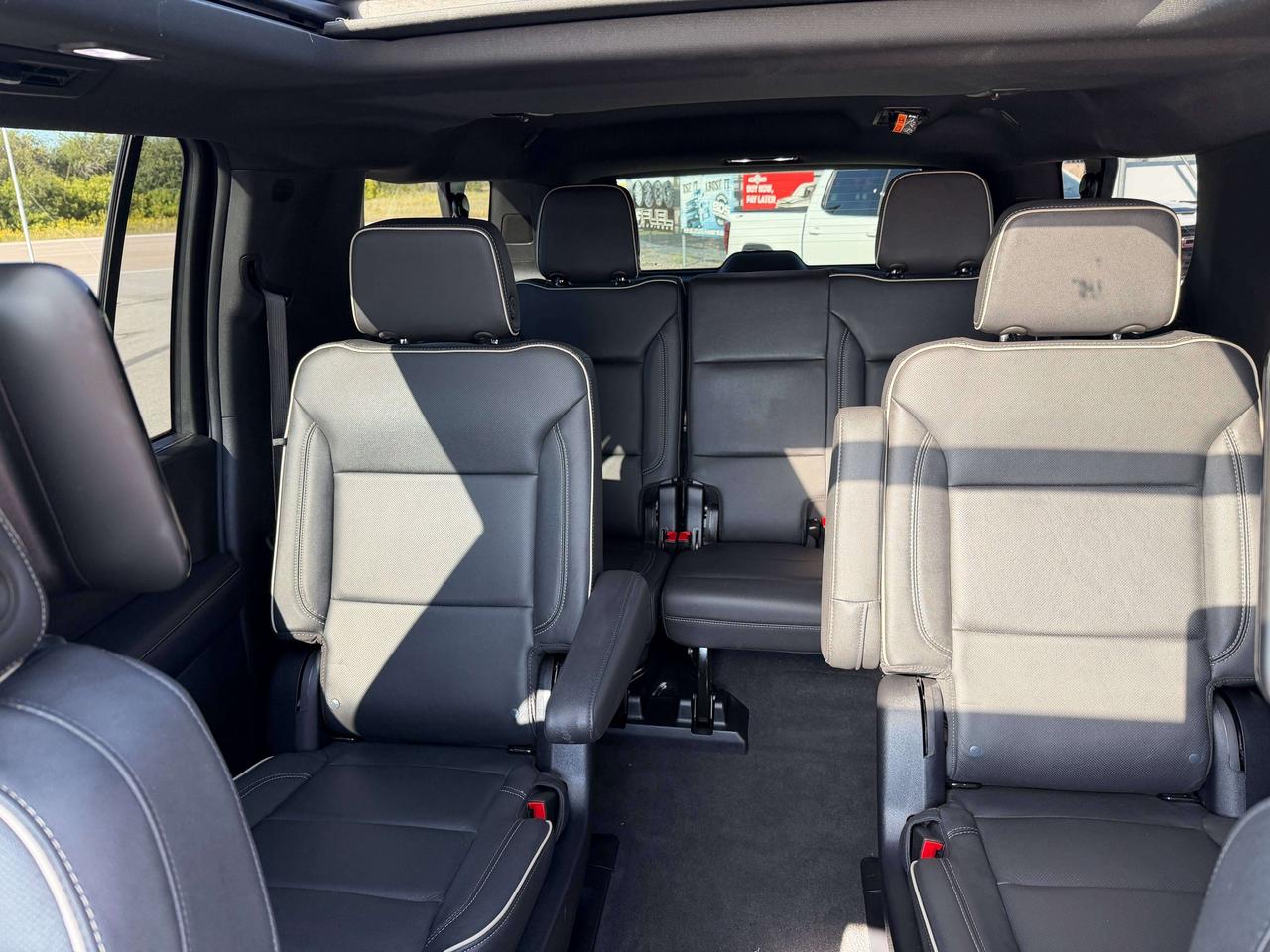 2025 Chevrolet Suburban Premier Photo