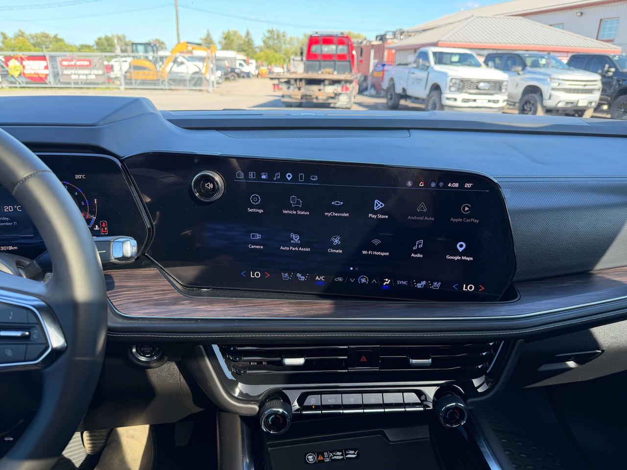 2025 Chevrolet Suburban Premier Photo