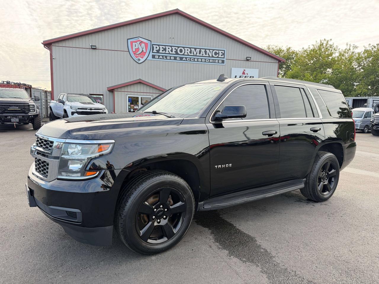 2018 Chevrolet Tahoe LT Photo2