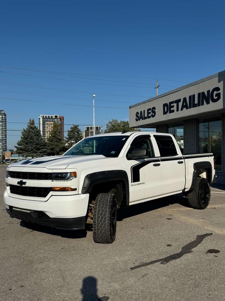 2018 Chevrolet Silverado 1500 4WD Crew Cab 143.5 Custom 5'8 Box Photo3