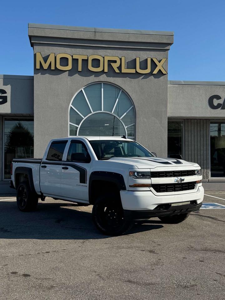 2018 Chevrolet Silverado 1500 4WD Crew Cab 143.5 Custom 5'8 Box Photo1