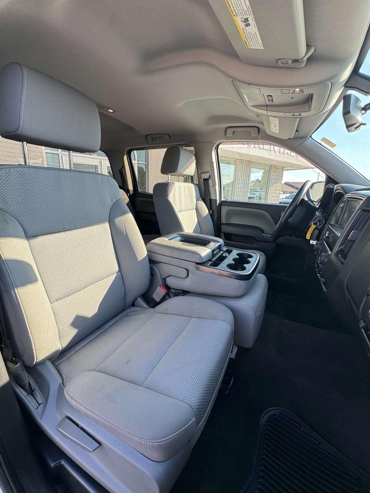 2018 Chevrolet Silverado 1500 4WD Crew Cab 143.5 Custom 5'8 Box Photo