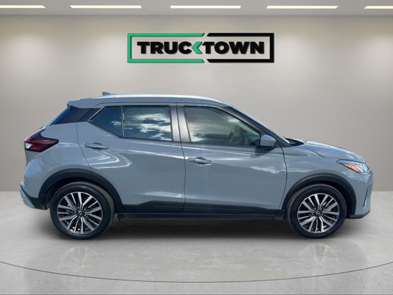 2025 Nissan Kicks Play SV 4dr Front-Wheel Drive Photo