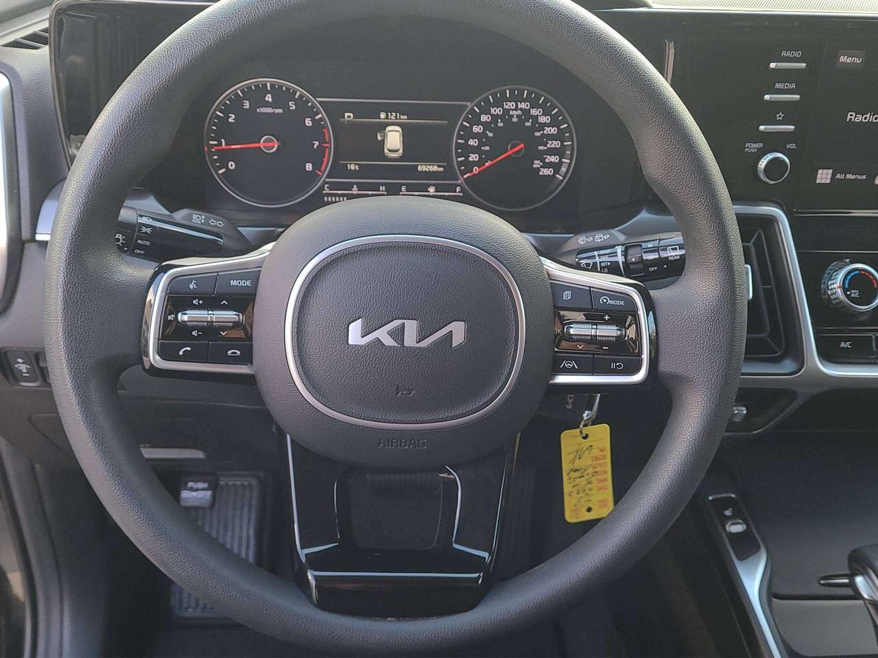 2022 Kia Sorento 7 SEATER, AWD, HTD. SEATS, APPLE/ANDROID, 69K! Photo