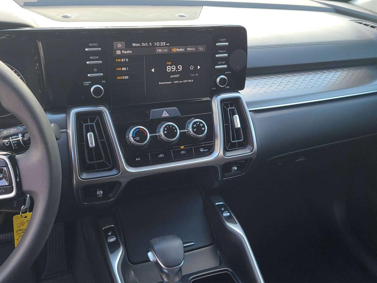 2022 Kia Sorento 7 SEATER, AWD, HTD. SEATS, APPLE/ANDROID, 69K! Photo