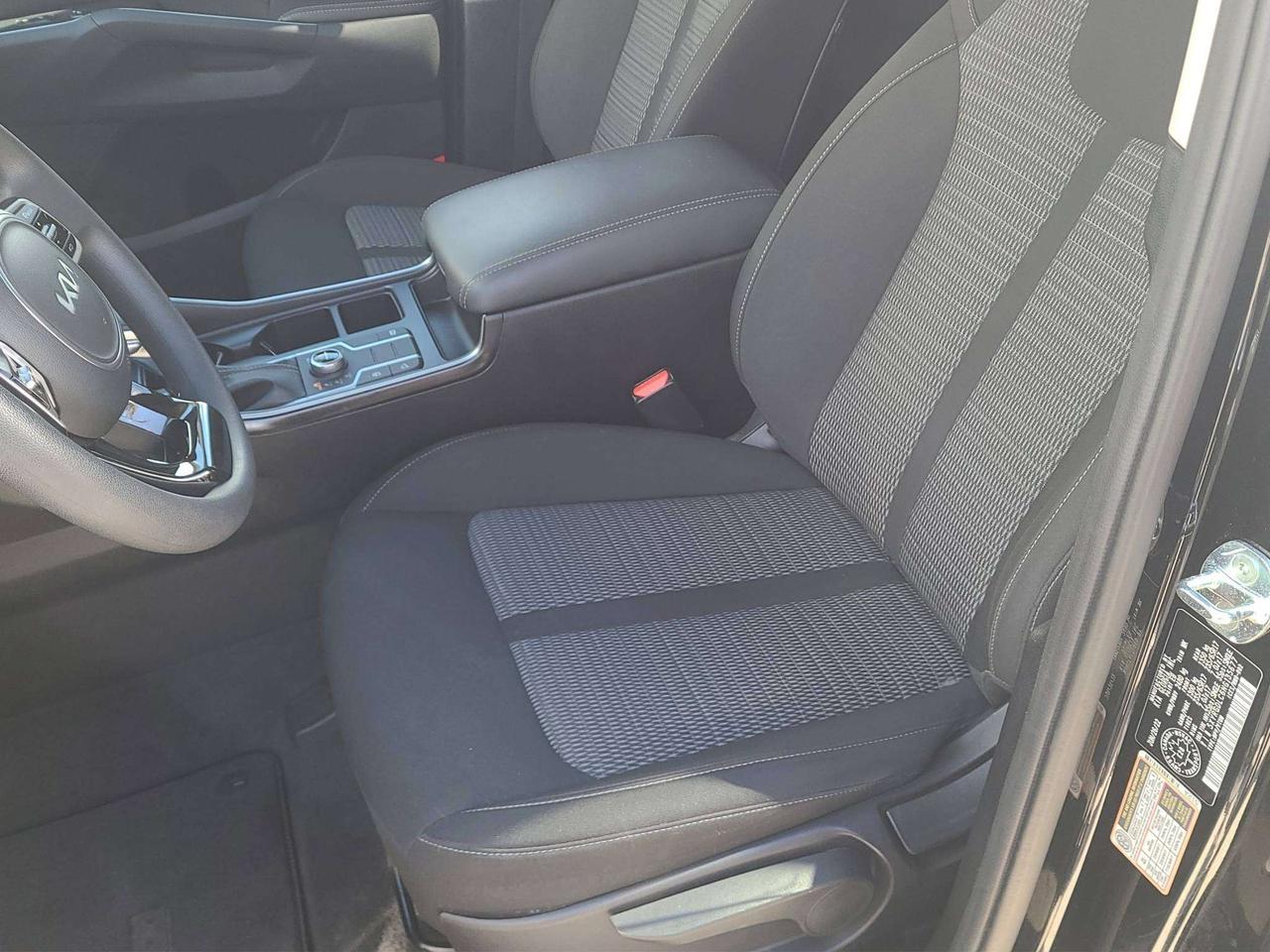 2022 Kia Sorento 7 SEATER, AWD, HTD. SEATS, APPLE/ANDROID, 69K! Photo