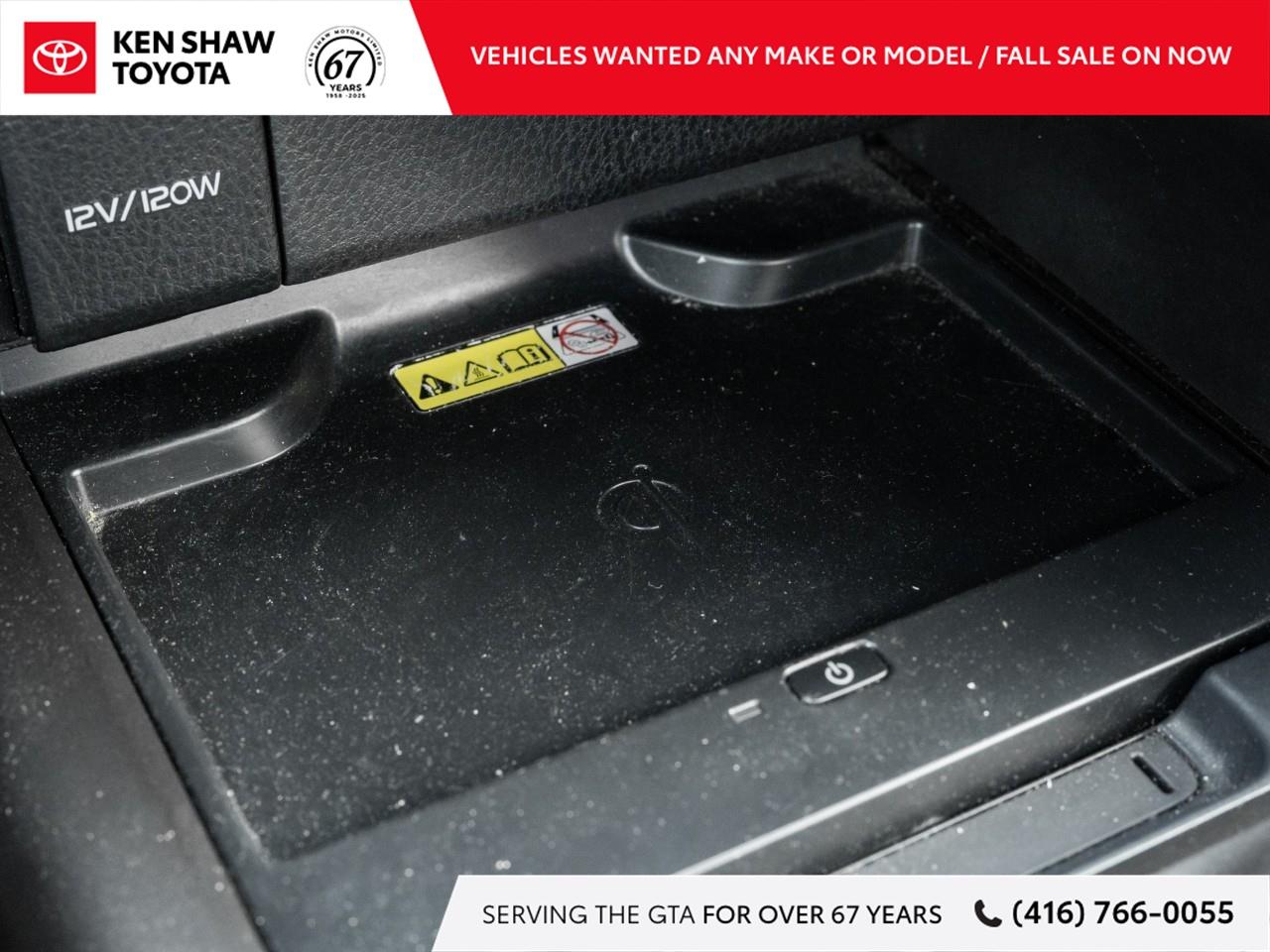 2022 Toyota Camry Hybrid XSE 4dr Sedan Photo