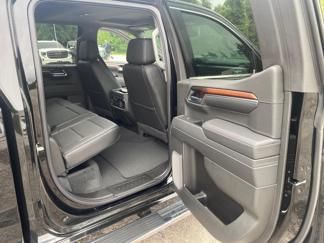 2025 GMC Sierra 1500 Crew Cab Short Box 4-Wheel Drive Denali Photo