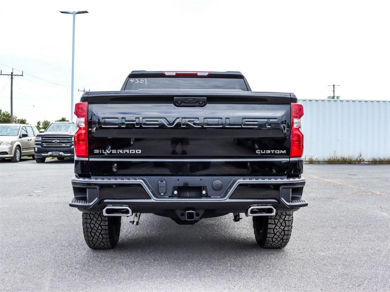 2026 Chevrolet Silverado 1500 Crew Cab Short Box 4-Wheel Drive Custom Trail Boss Photo3
