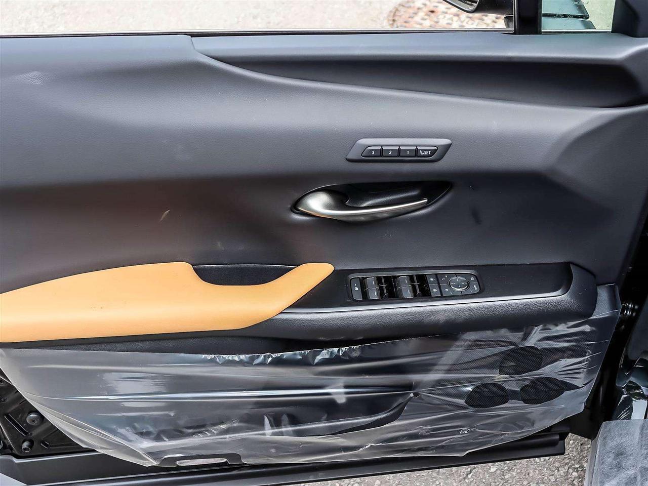 2026 Lexus UX LUXURY HYBRID AWD ADAPTIVE CRUISE POWER SEATS Photo