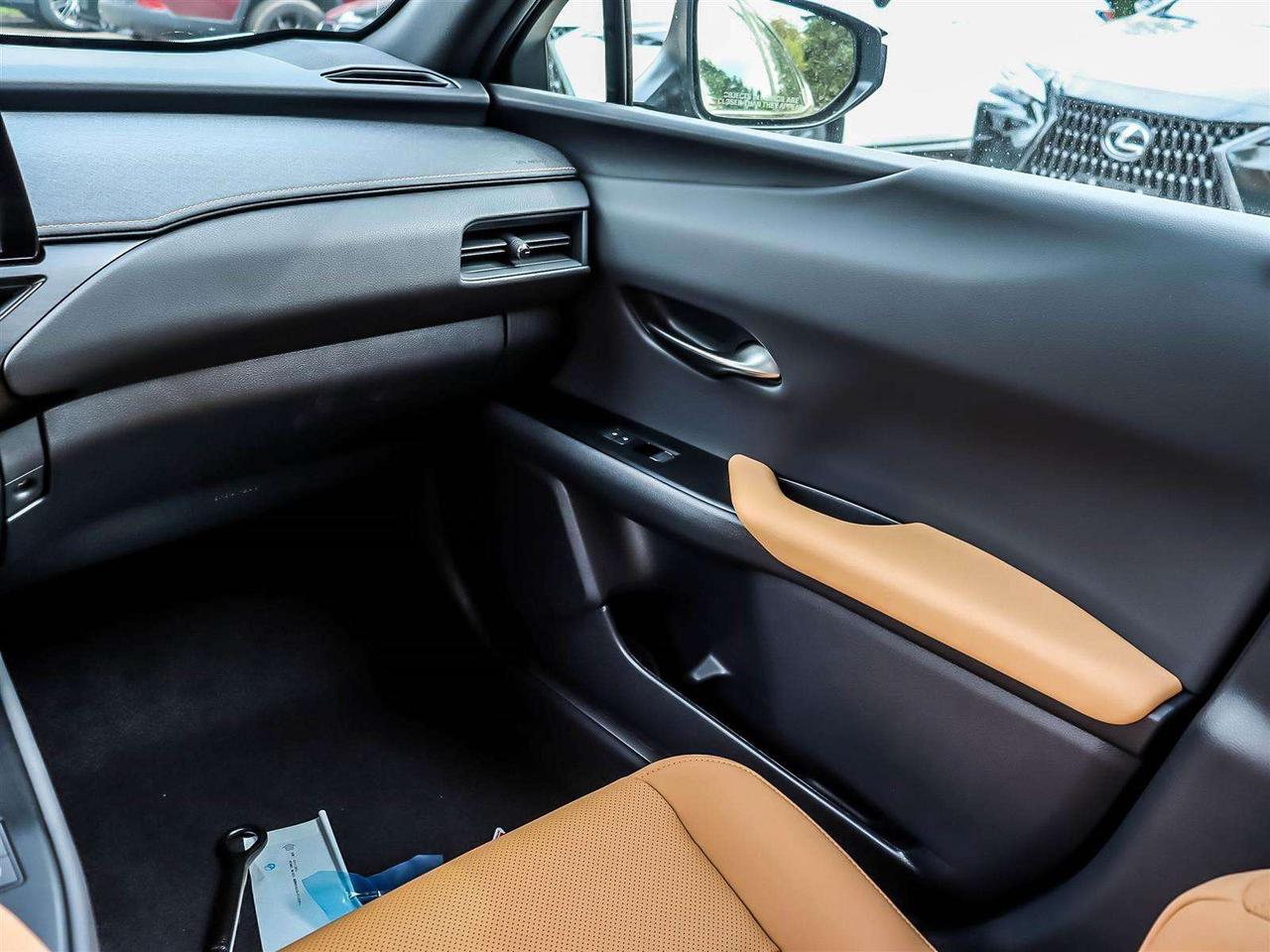 2026 Lexus UX LUXURY HYBRID AWD ADAPTIVE CRUISE POWER SEATS Photo