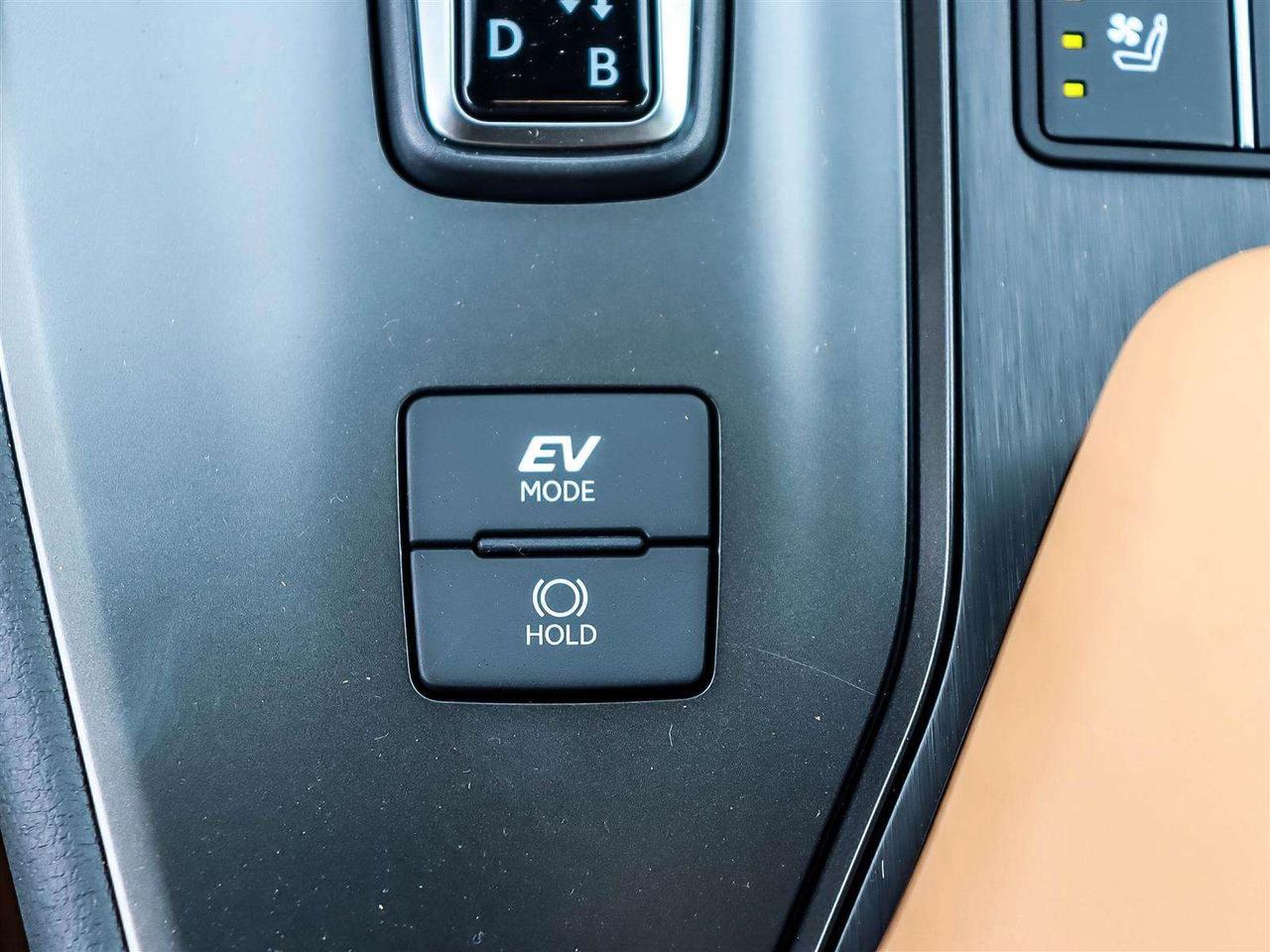 2026 Lexus UX LUXURY HYBRID AWD ADAPTIVE CRUISE POWER SEATS Photo