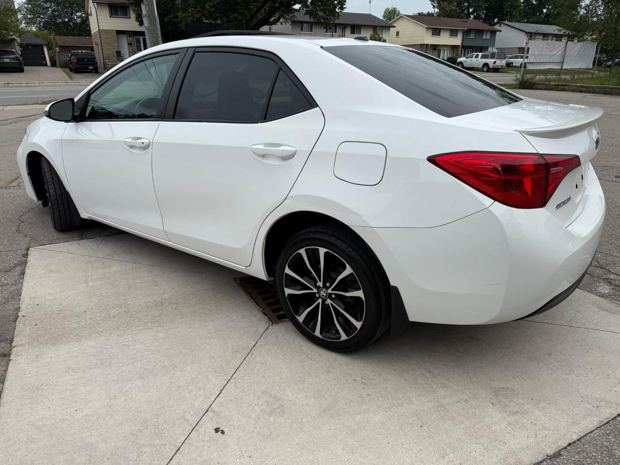 2017 Toyota Corolla 4DR SDN CVT SE Photo