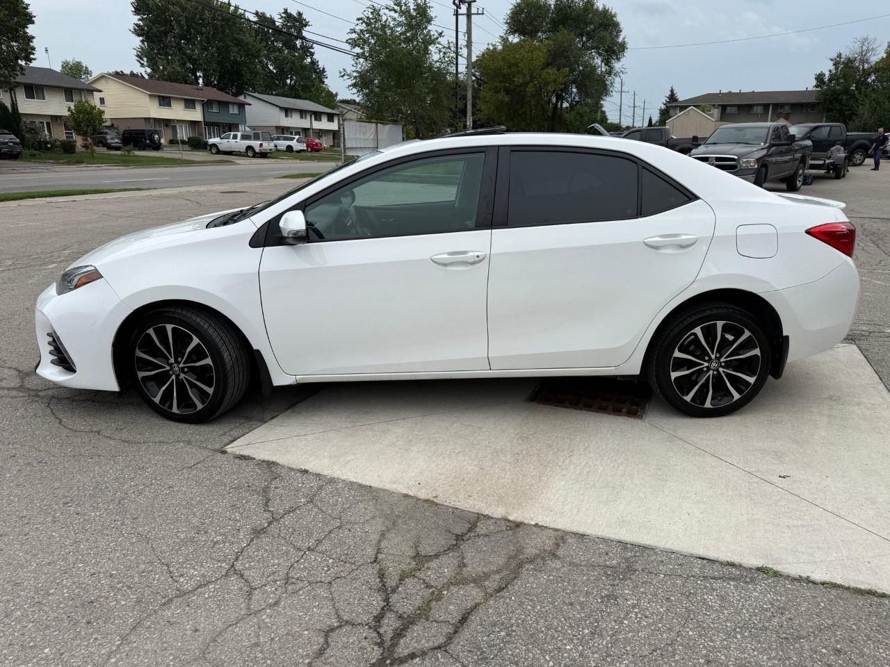 2017 Toyota Corolla 4DR SDN CVT SE Photo