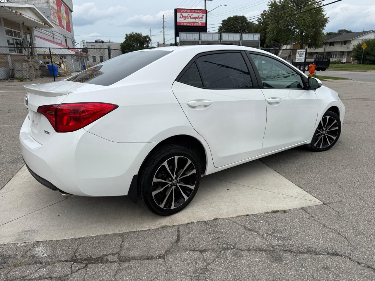 2017 Toyota Corolla 4DR SDN CVT SE Photo