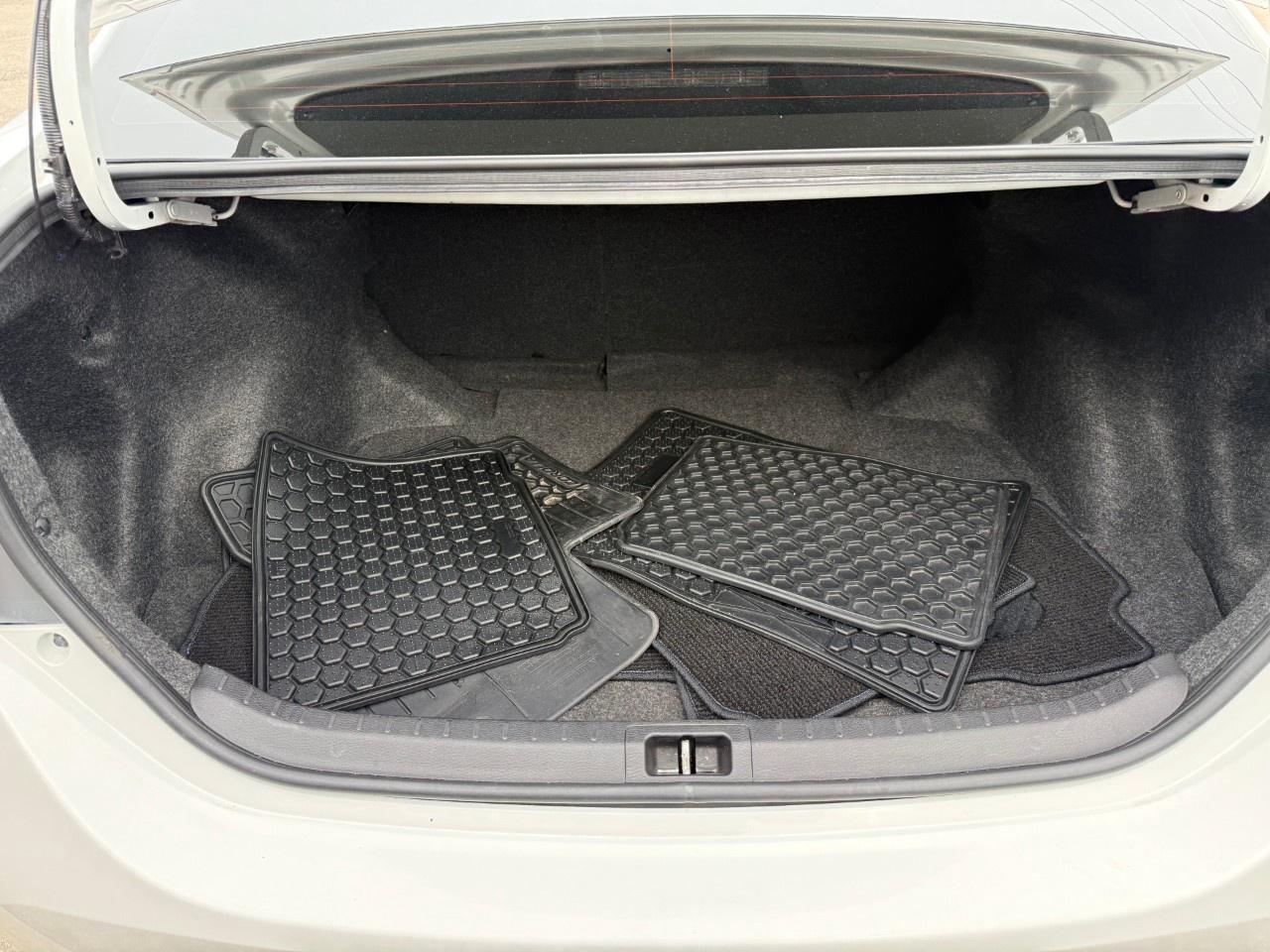 2017 Toyota Corolla 4DR SDN CVT SE Photo