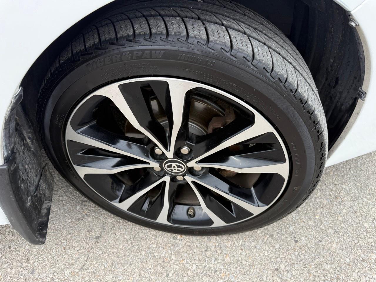 2017 Toyota Corolla 4DR SDN CVT SE Photo