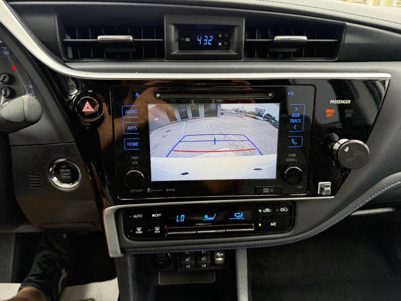 2017 Toyota Corolla 4DR SDN CVT SE Photo