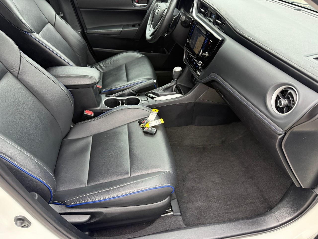 2017 Toyota Corolla 4DR SDN CVT SE Photo