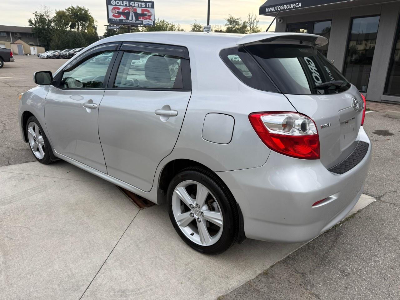 2009 Toyota Matrix 4dr Wgn Auto XR FWD Photo