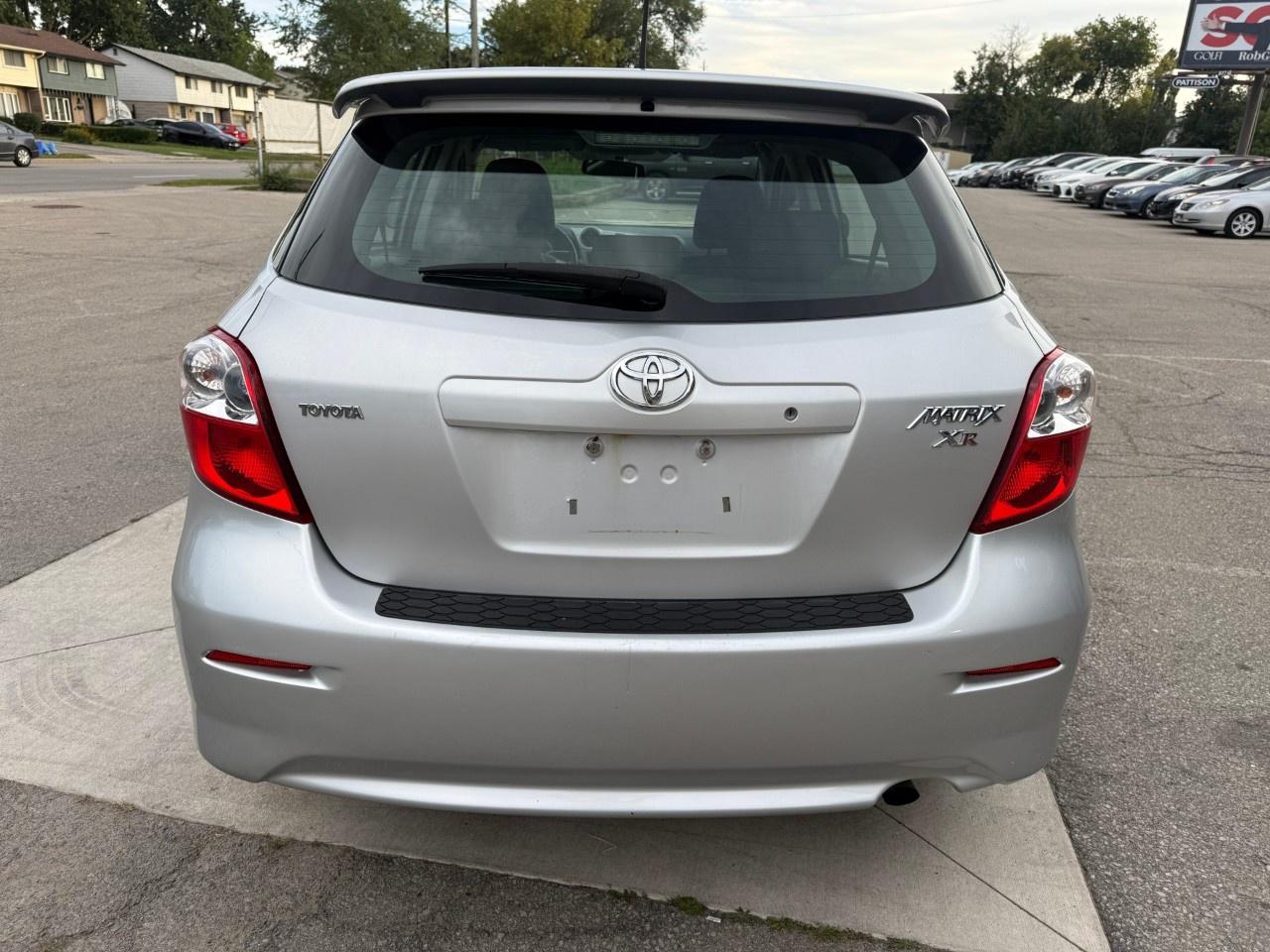 2009 Toyota Matrix 4dr Wgn Auto XR FWD Photo