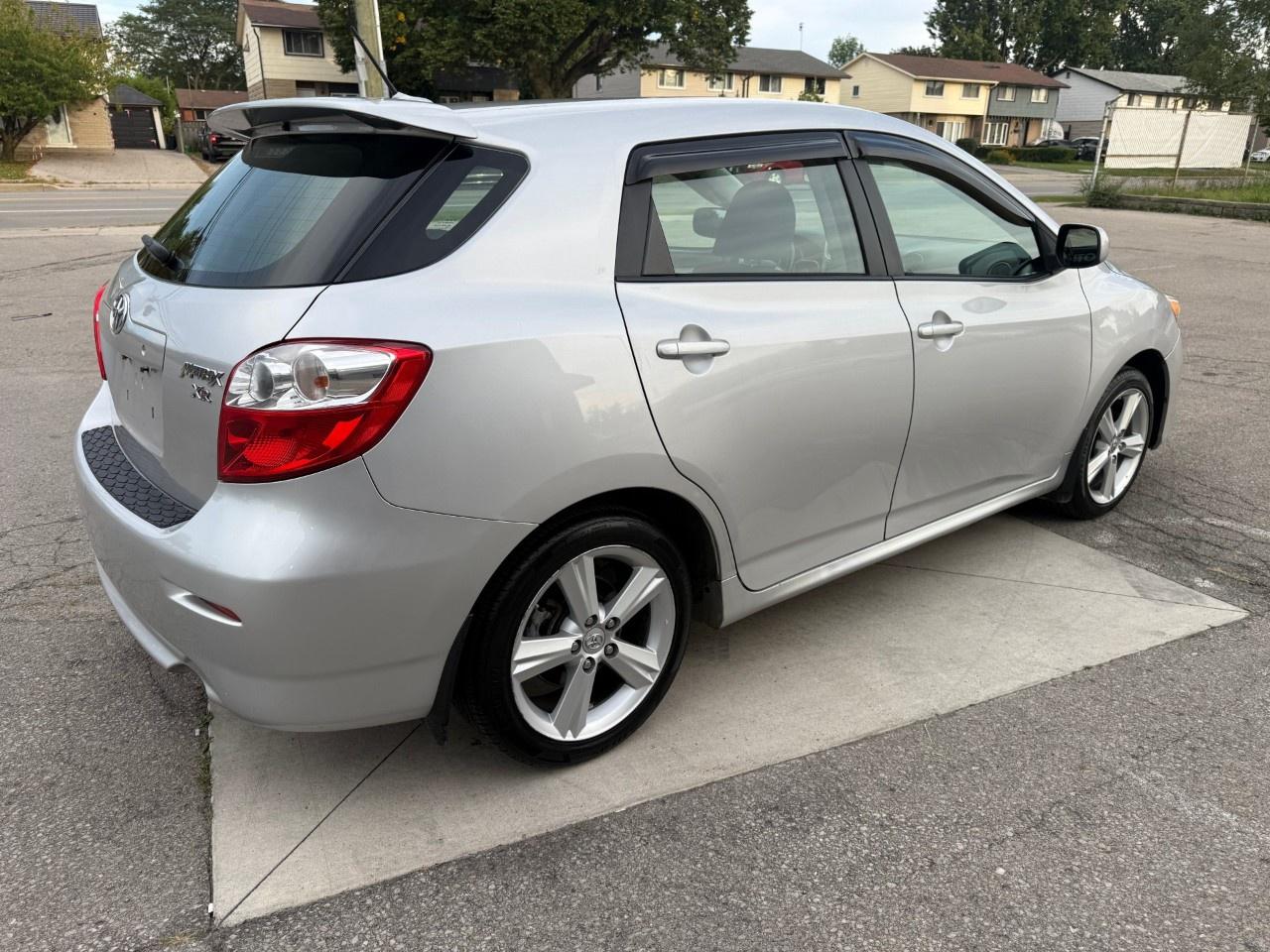 2009 Toyota Matrix 4dr Wgn Auto XR FWD Photo
