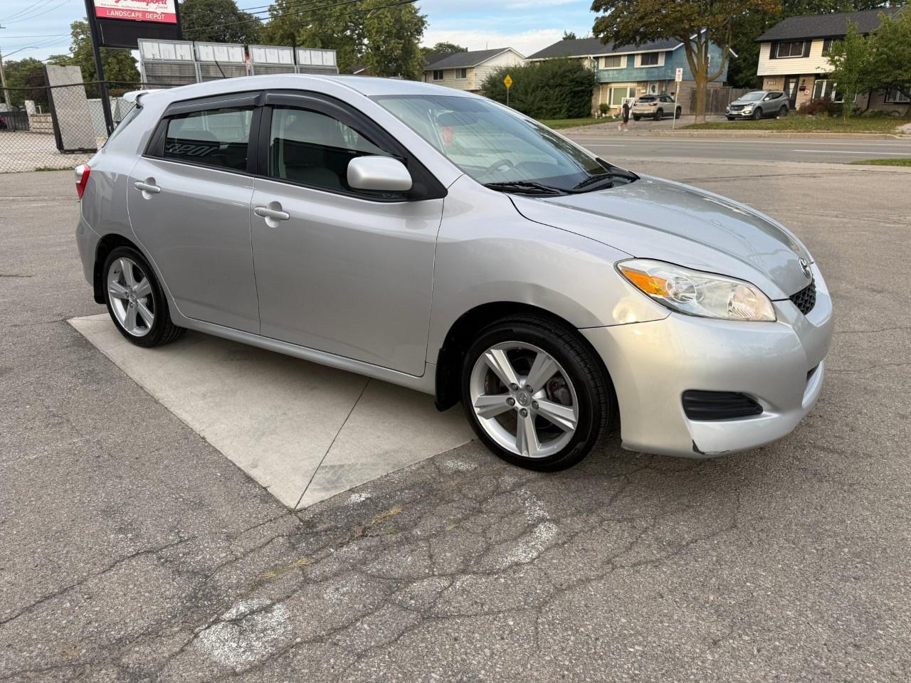 2009 Toyota Matrix 4dr Wgn Auto XR FWD Photo