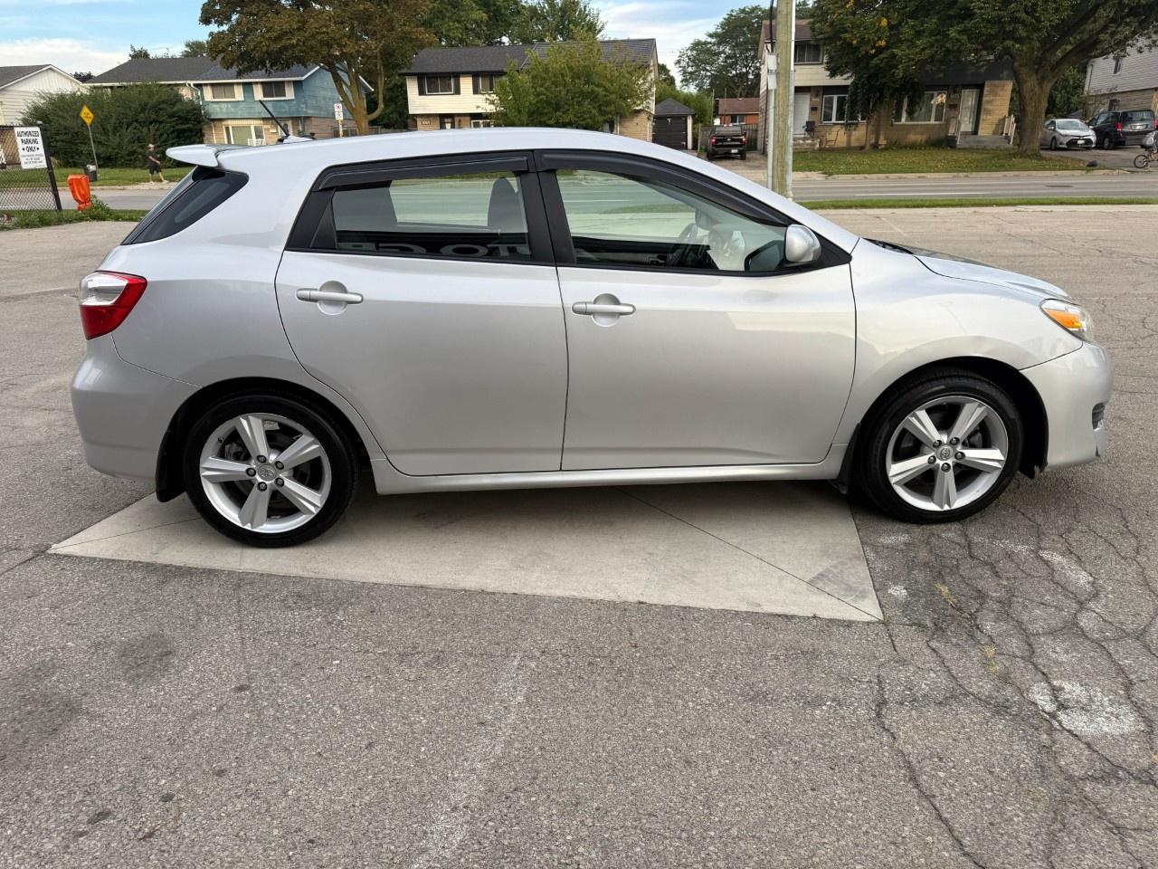 2009 Toyota Matrix 4dr Wgn Auto XR FWD Photo
