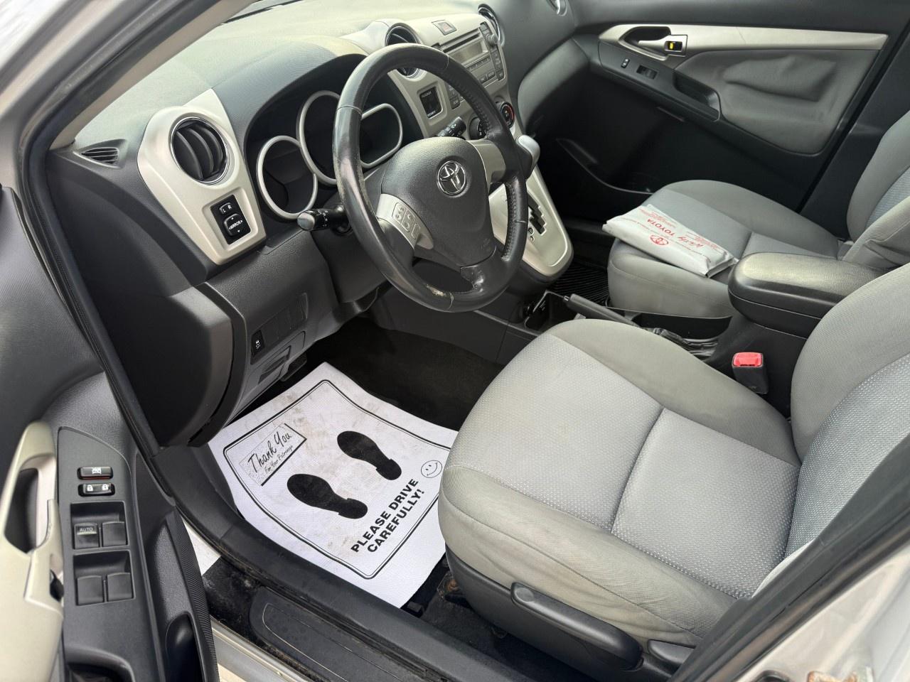 2009 Toyota Matrix 4dr Wgn Auto XR FWD Photo