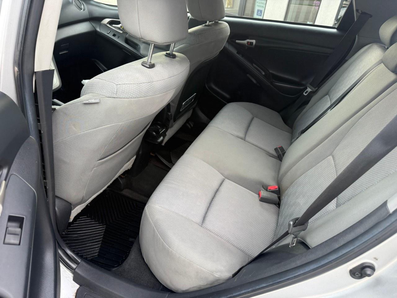 2009 Toyota Matrix 4dr Wgn Auto XR FWD Photo