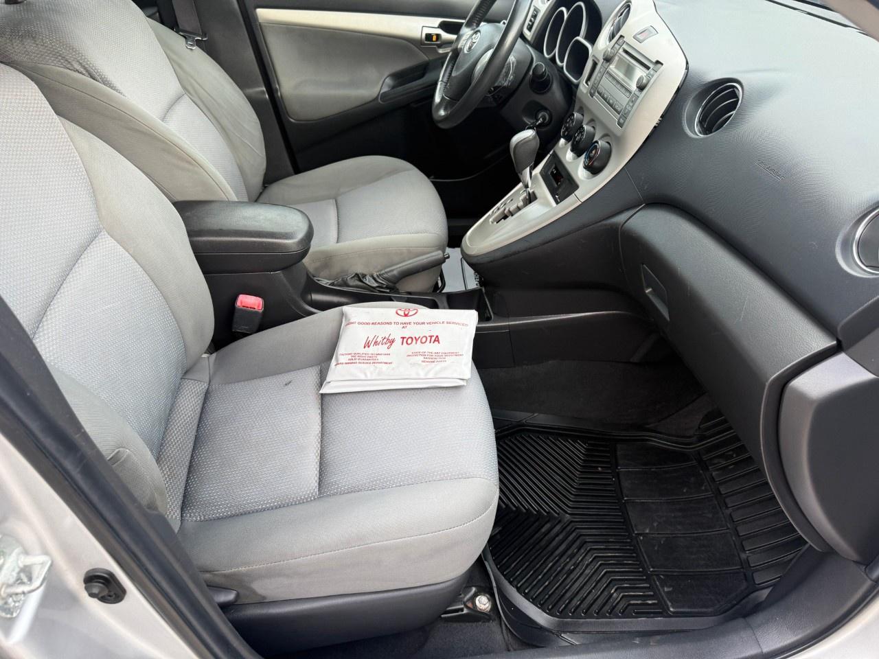 2009 Toyota Matrix 4dr Wgn Auto XR FWD Photo