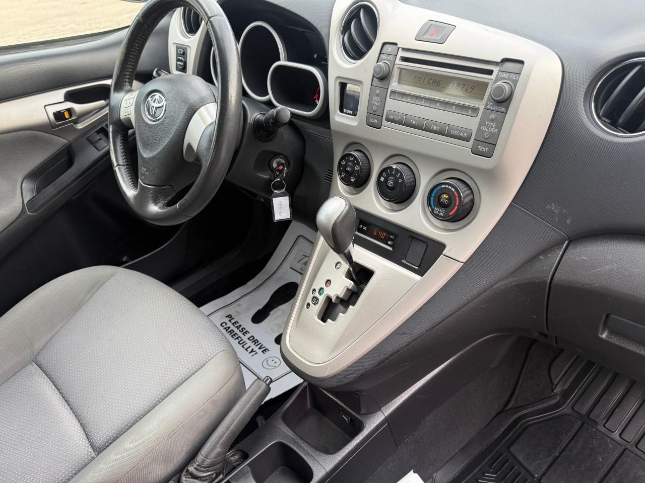 2009 Toyota Matrix 4dr Wgn Auto XR FWD Photo
