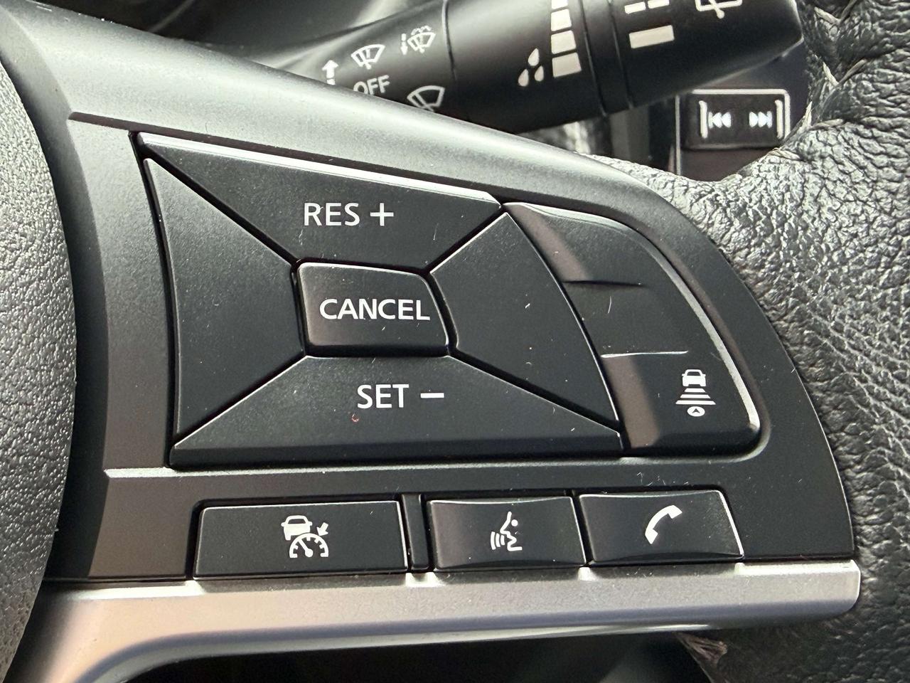 2025 Nissan Kicks SV   **CALL BELLEVILLE 613-961-8848 Photo